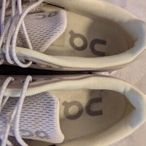 Rose On Cloud 5 Sneaker